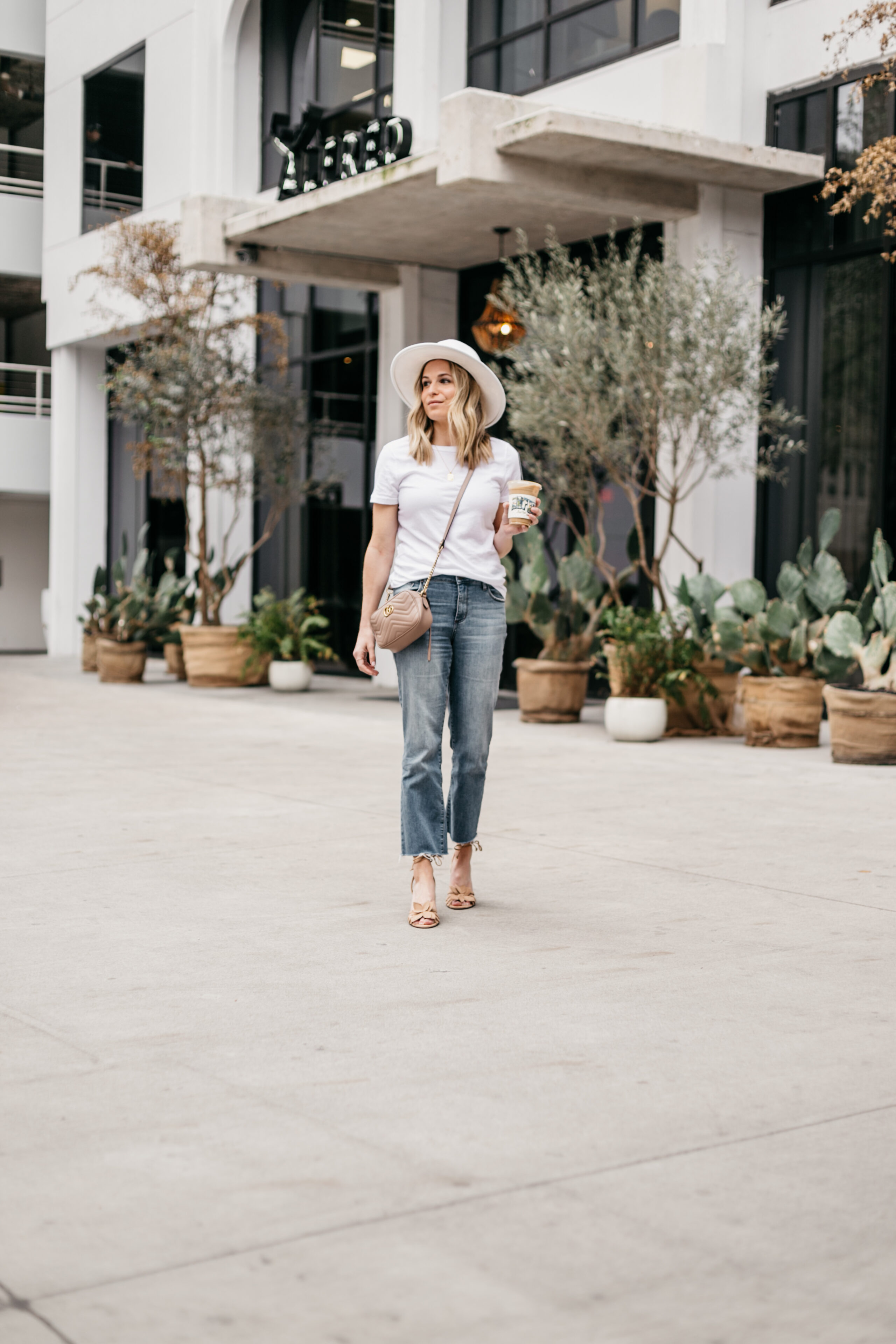 white hat and top, jeans and gucci bag outfit in Austin