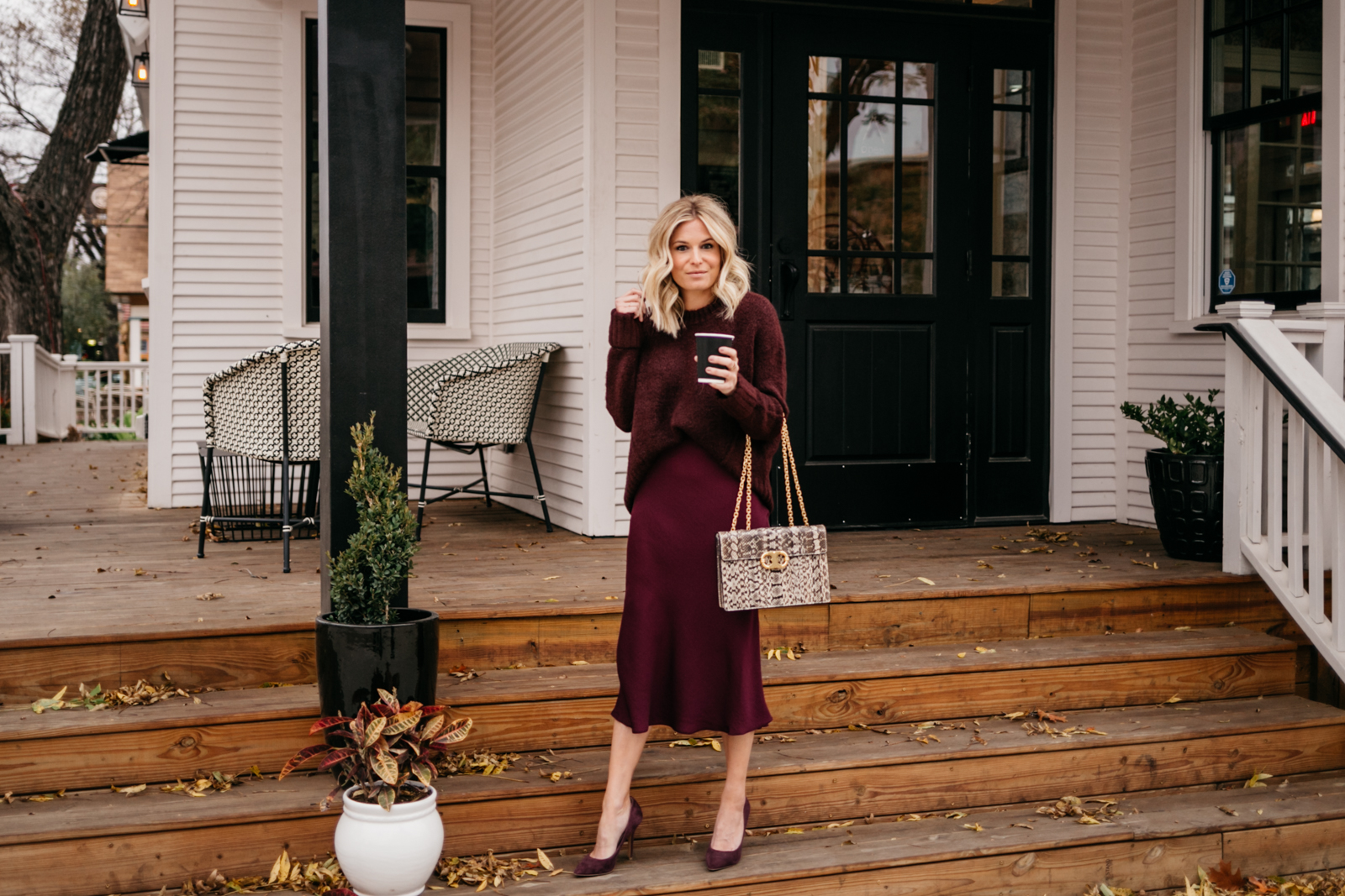 MONOCHROMATIC WORK OUTFITS