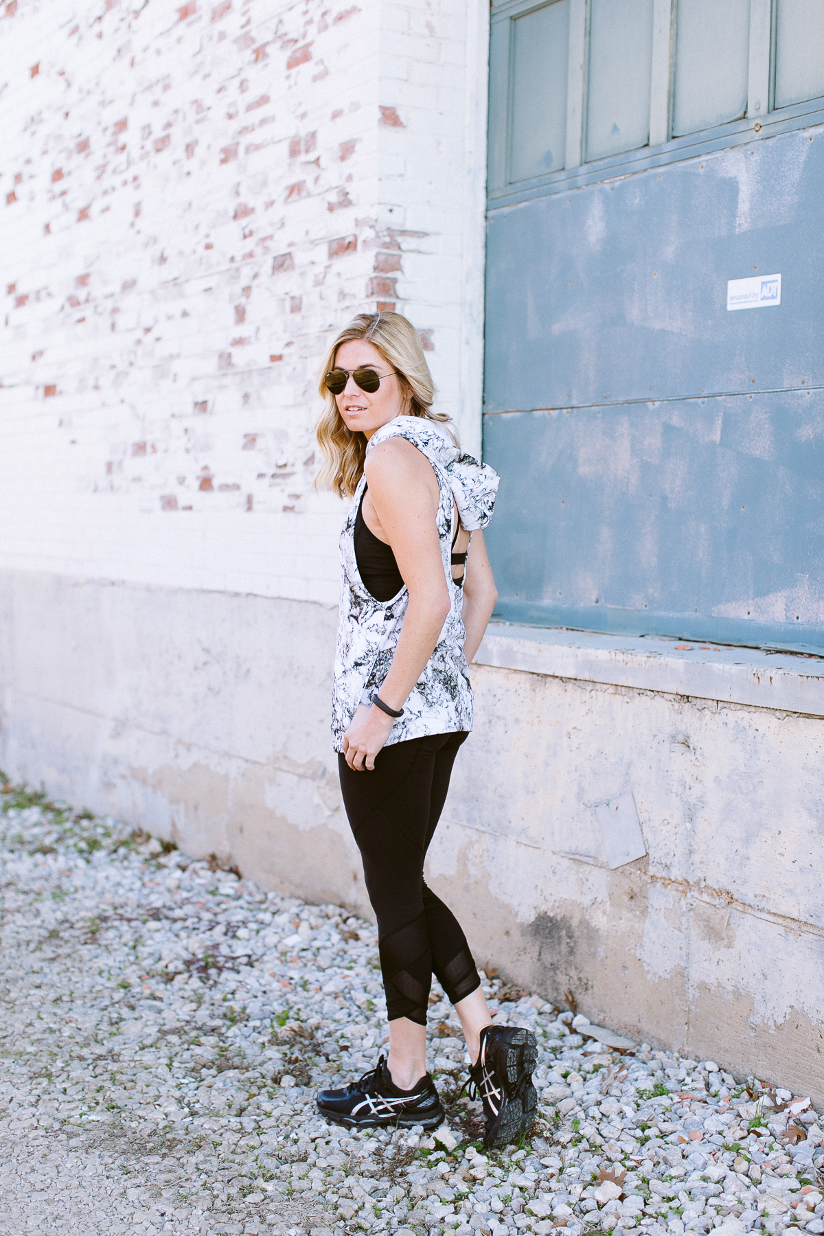 varley marble workout hoodie-black and white activewear outfit